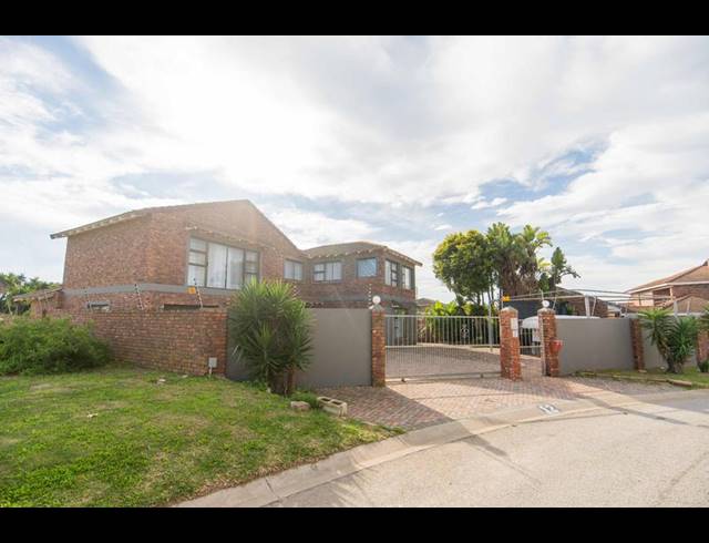 5 BEDROOM HOUSE FOR SALE IN BLUEWATER BAY